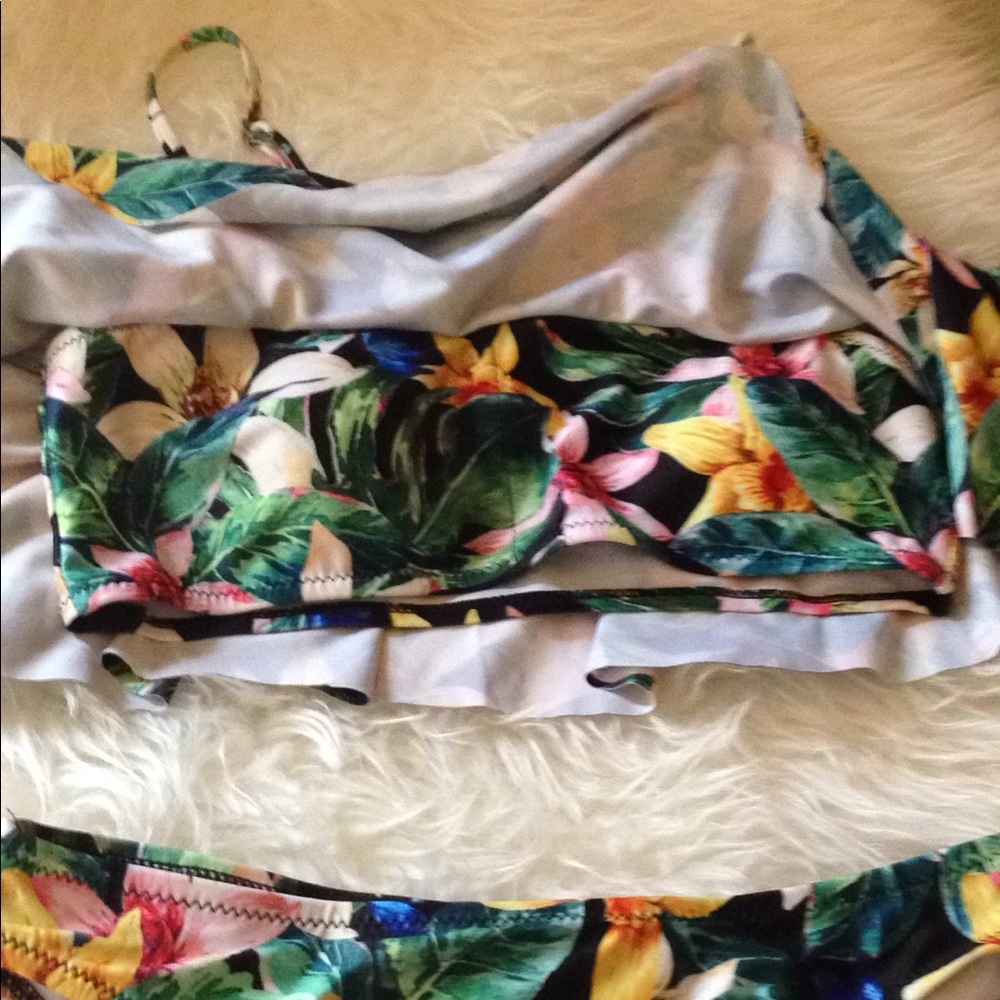 Floral Ruffle off shoulder two piece swim - Picture 6 of 7